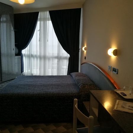 Hotel Meripol アルバ・アドリアティカ エクステリア 写真